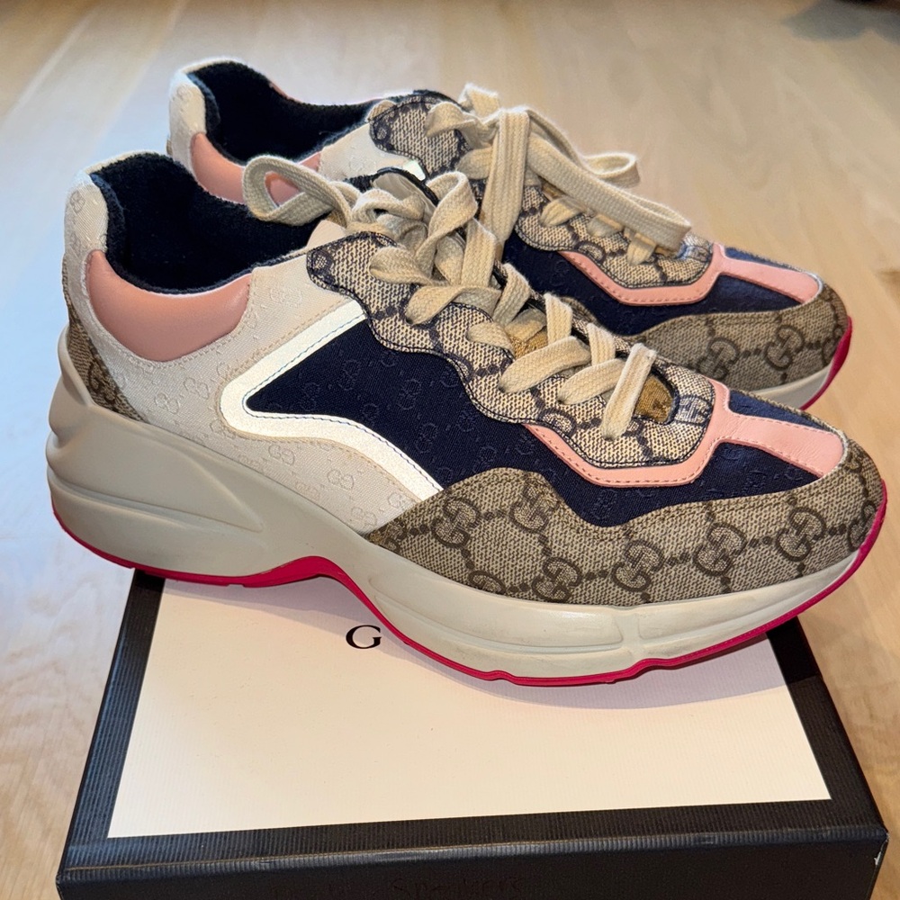 Gucci Women's Pink and Navy Sneakers